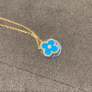 Van Cleef & Arpels Alhambra قلادة المينا الأزرق للكلفر ذو الأوراق الأربعة