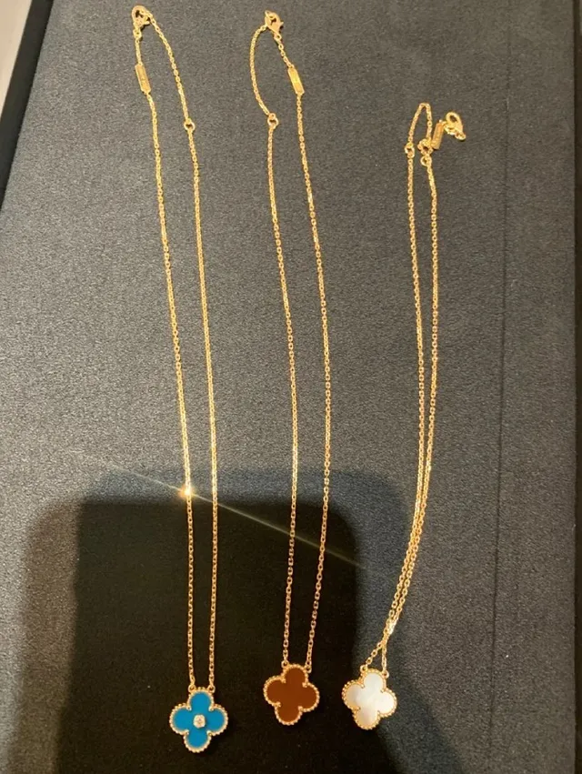 Van Cleef & Arpels Alhambra قلادة المينا الأزرق للكلفر ذو الأوراق الأربعة 5