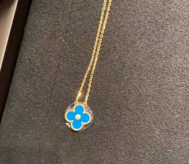 Van Cleef & Arpels Alhambra قلادة المينا الأزرق للكلفر ذو الأوراق الأربعة 8