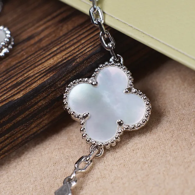 Van Cleef & Arpels Alhambra Cinq motif Mère-de-perle Bracelet 3