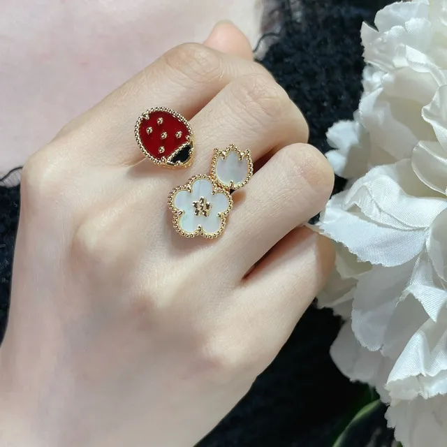 Anneaux en or Van Cleef & Arpels Alhambra et Ladybug Motif 8