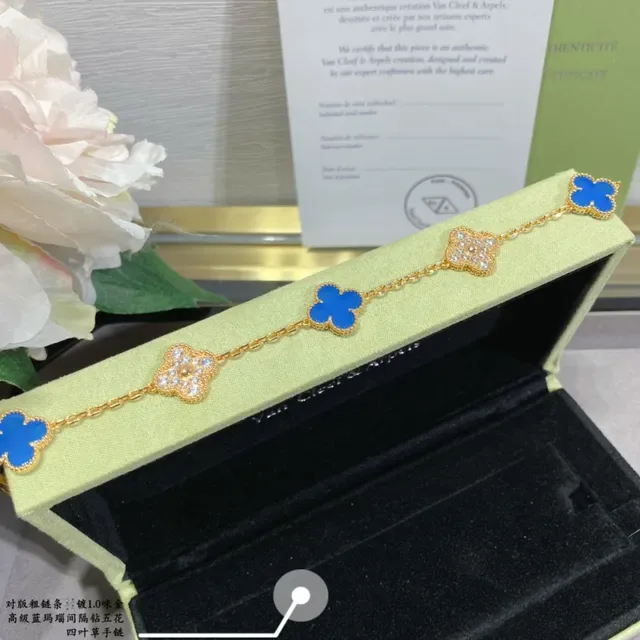 Van Cleef & Arpels Alhambra Émail Bleu et Chaîne Pavé Or 8