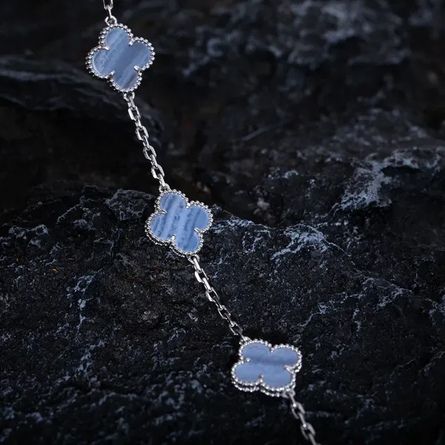 Van Cleef & Arpels Alhambra Bracelet Cinq Motif Pierre Bleue 2
