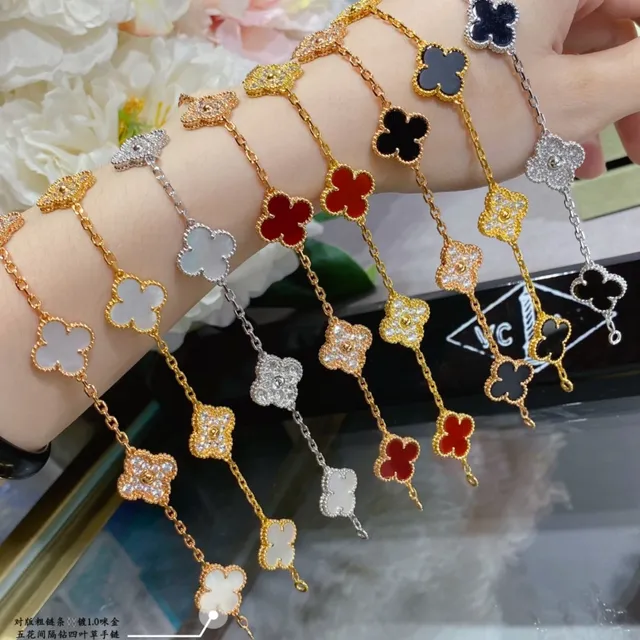 Van Cleef & Arpels Alhambra Five Motif Pulseira de Esmalte Vermelho e Diamantes 3