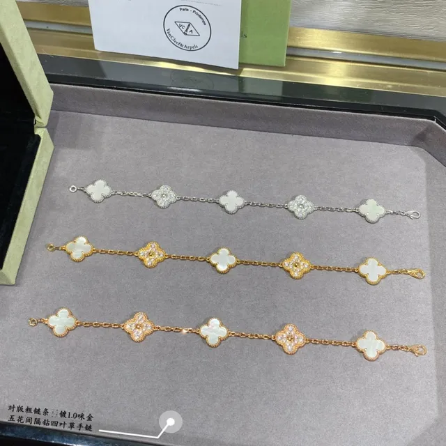 Van Cleef & Arpels Alhambra Five Motif Pulseira de Esmalte Vermelho e Diamantes 6