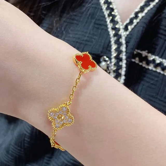 Van Cleef & Arpels Alhambra Five Motif Pulseira de Esmalte Vermelho e Diamantes 9