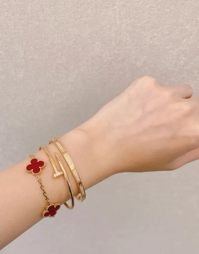 Van Cleef & Arpels Alhambra Cinq Motifs Émail Rouge Bracelet en Or 4