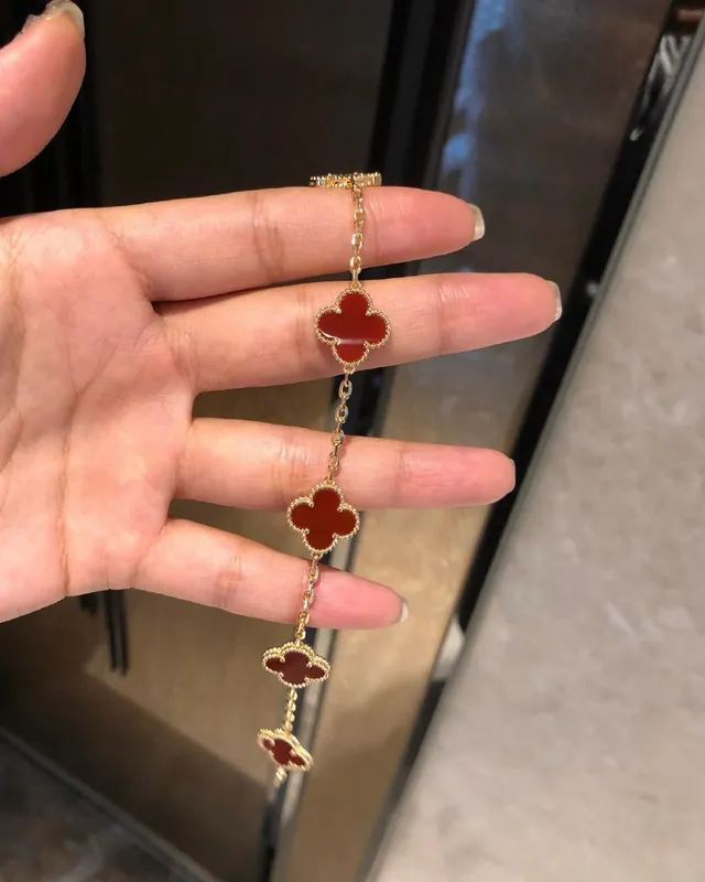 Van Cleef & Arpels Alhambra Cinq Motifs Émail Rouge Bracelet en Or 7