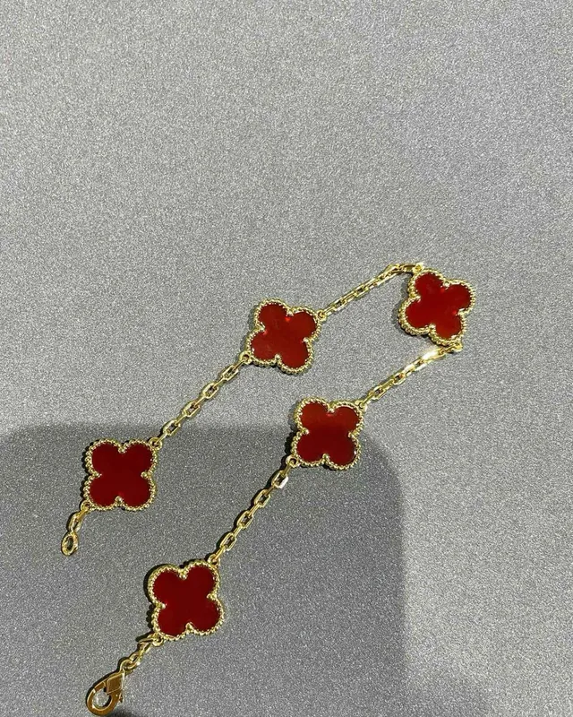 Van Cleef & Arpels Alhambra Cinq Motifs Émail Rouge Bracelet en Or 9