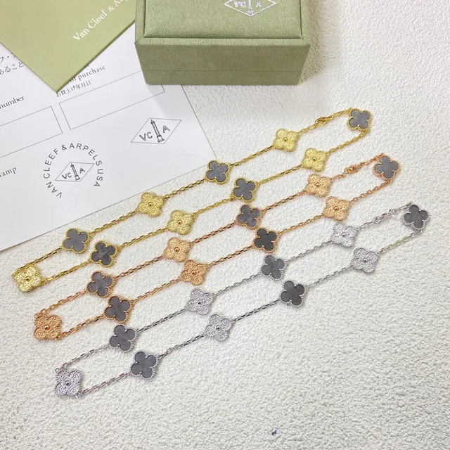 Van Cleef & Arpels Alhambra Four-Leaf Clover Motif Bracelet 9