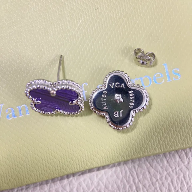 Van Cleef & Arpels Alhambra Boucles d'oreilles en pierres marbrées violettes avec bordures de perles 3