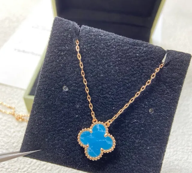 Van Cleef & Arpels Alhambra Colar de Turquesa Esmaltado Trébol de Quatro Folhas 3