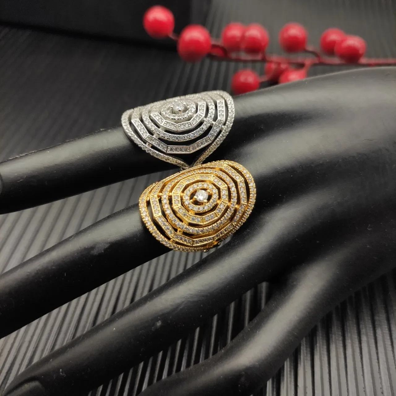Van Cleef & Arpels Silver Transparent Multi-Tiered Concentric Octagonal Pavé-Set Diamonds Ring 7