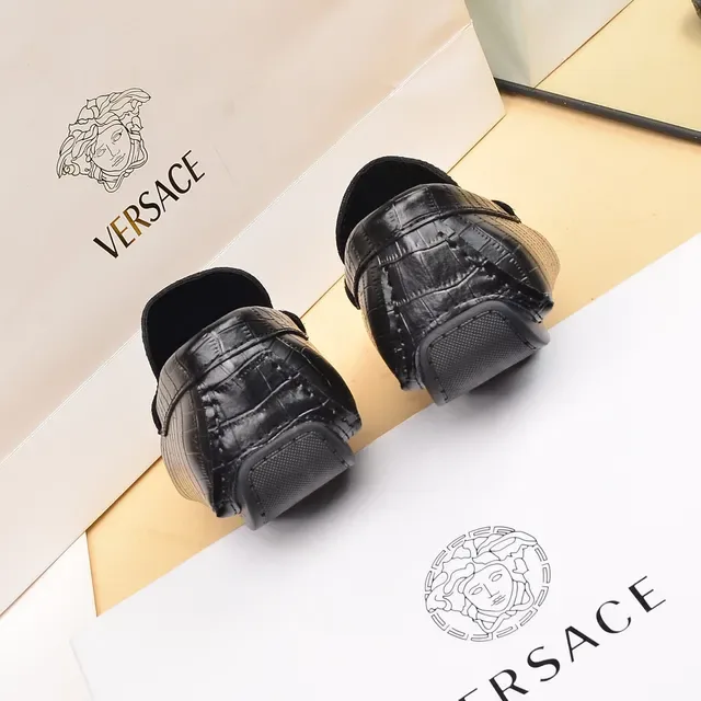 Versace Mocassin Cuir Noir et Or Embossé Crocodile Tête de Médusa Plaque Métal 3