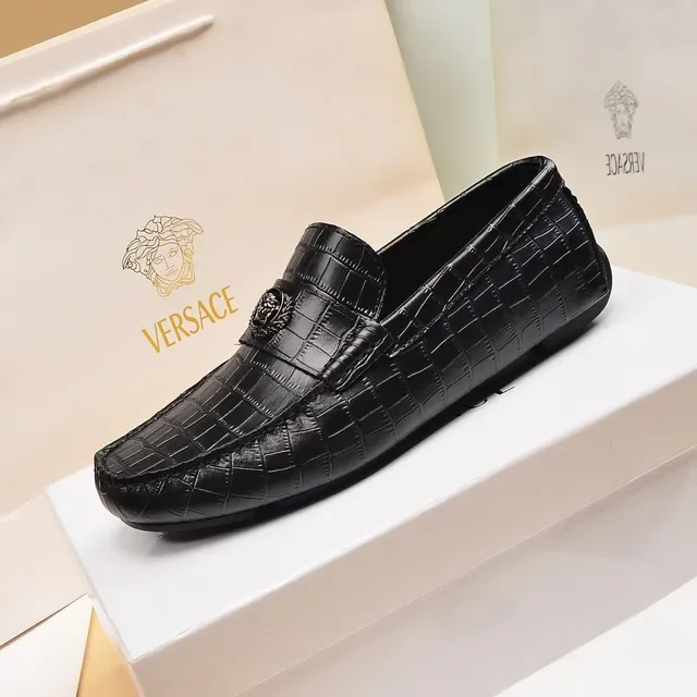 Versace Mocassin Cuir Noir et Or Embossé Crocodile Tête de Médusa Plaque Métal 5