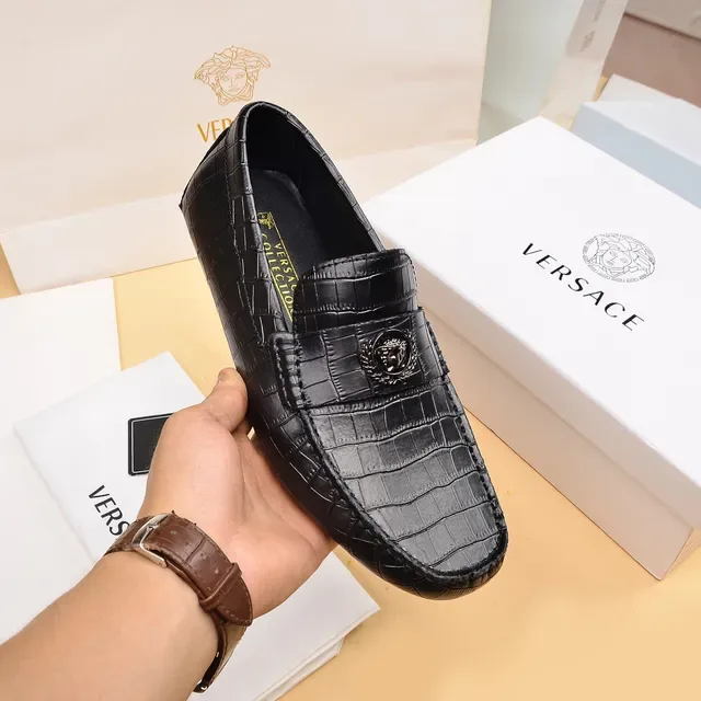 Versace Mocassin Cuir Noir et Or Embossé Crocodile Tête de Médusa Plaque Métal 6