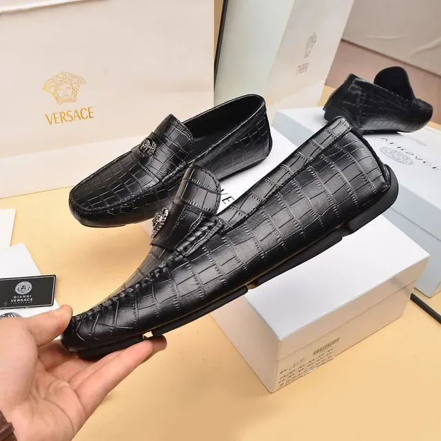 Versace Mocassin Cuir Noir et Or Embossé Crocodile Tête de Médusa Plaque Métal 7