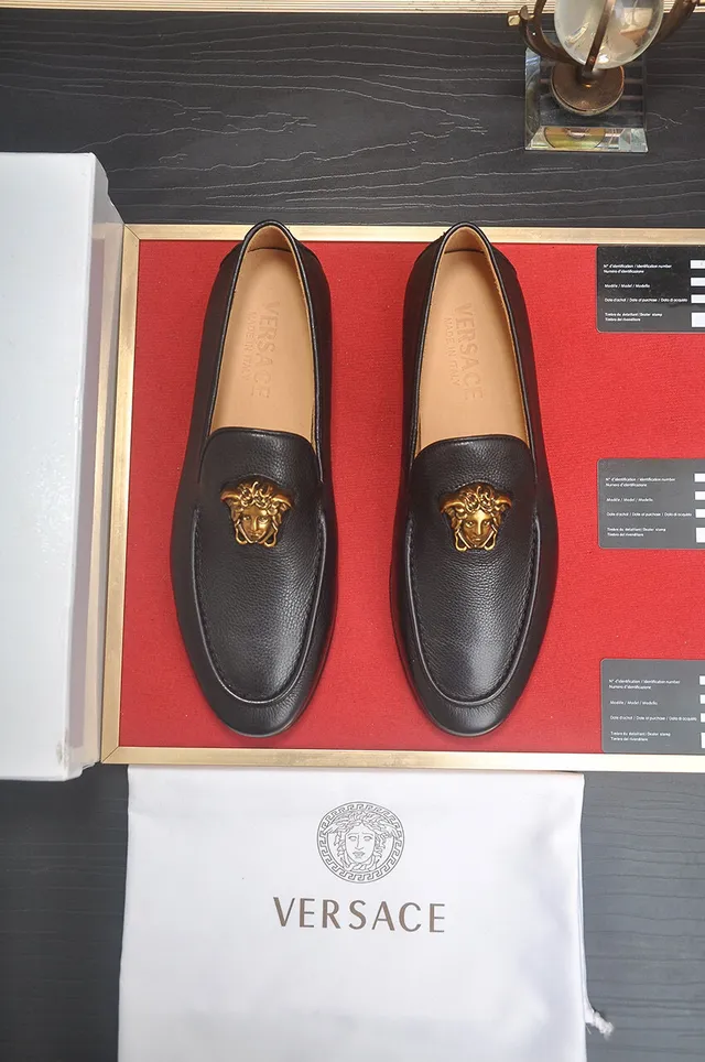 Versace Preto Dourado Couro Granulado Ornamento de Cabeça de Medusa Loafer 2