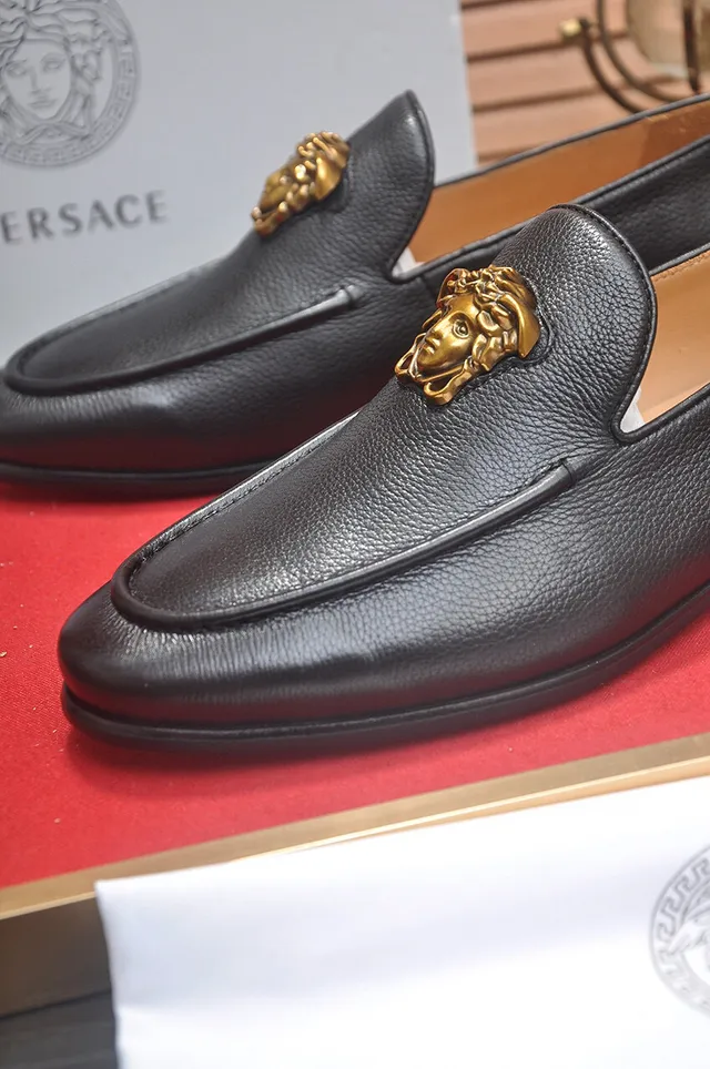 Versace Preto Dourado Couro Granulado Ornamento de Cabeça de Medusa Loafer 8