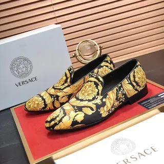 Versace Mocasín Negro Dorado Punta Puntiaguda Slip-On