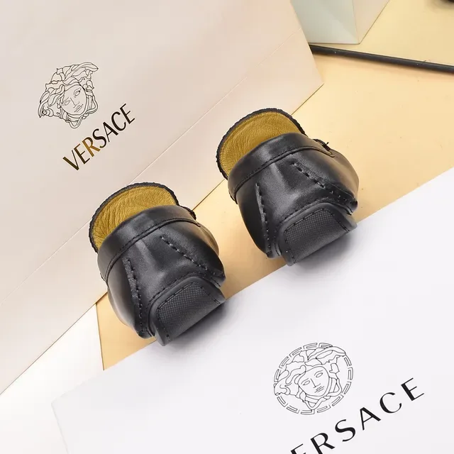 Versace Loafer en cuir noir et or avec embossage de serpent et hardware tête de Médusa 2