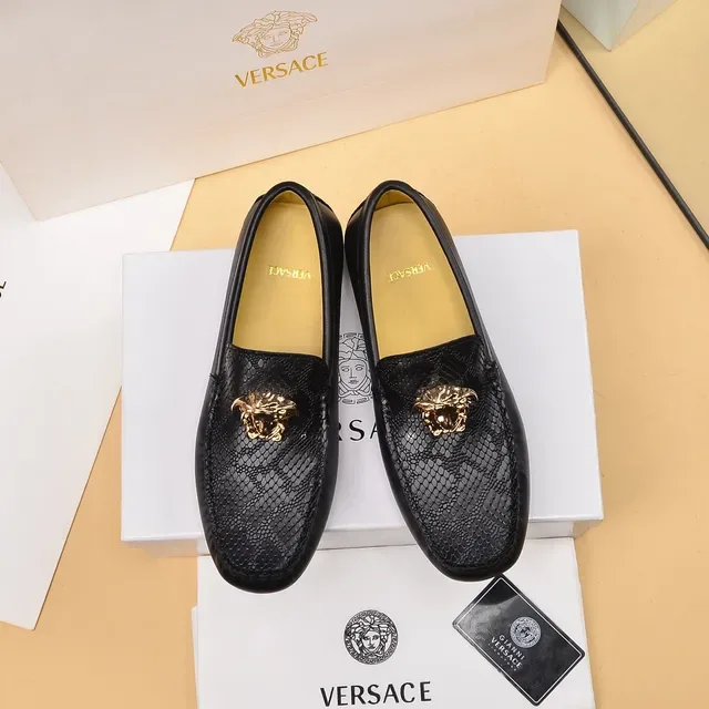 Versace Loafer en cuir noir et or avec embossage de serpent et hardware tête de Médusa 8