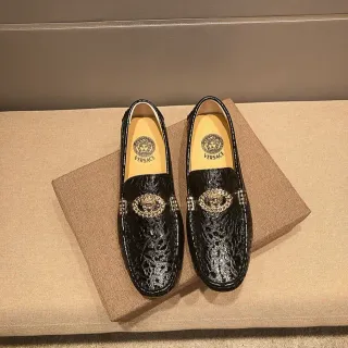 Versace Chain Reaction काला क्रॉक एम्बॉस्ड गोल्ड मेडूसा लोफर्स