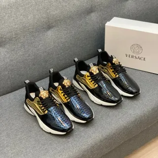 Versace Chain Reaction स्नेकस्किन और गोल्ड चंकी स्नीकर