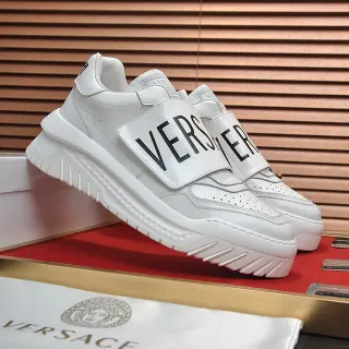 Versace Chain Reaction सफेद बिना लेस वाले मोटे स्नीकर