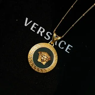 Versace Collar de Medallón Circular de Metal Negro y Oro