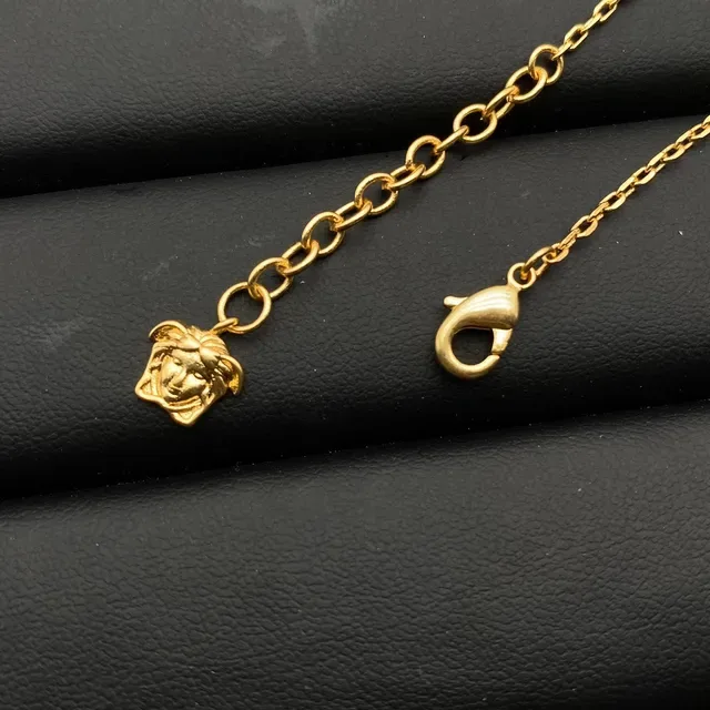 Versace Iconic Medusa & V Collection قلادة سلسلة ذهبية 5
