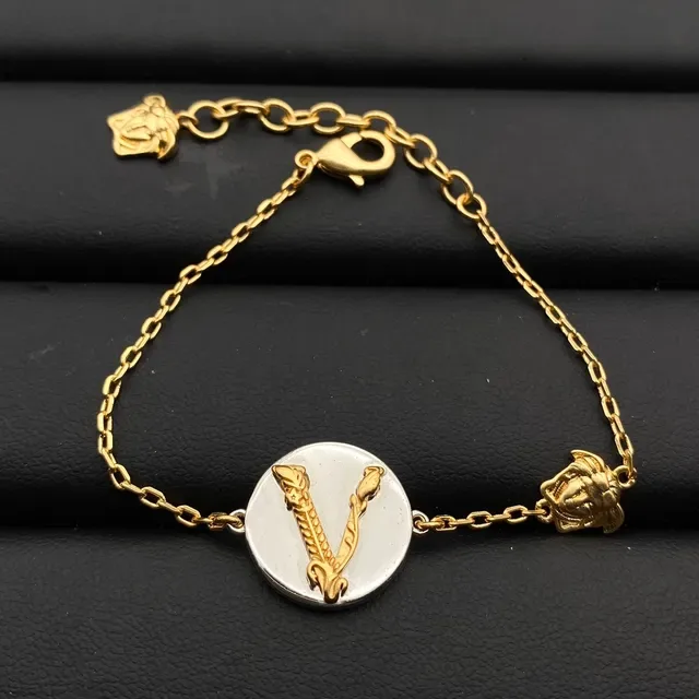 Versace Iconic Medusa & V Collection قلادة سلسلة ذهبية 6