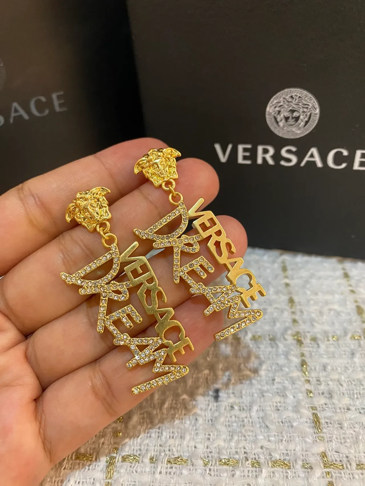 Versace Logo Lettering Medusa Head Boucles d'oreilles 2