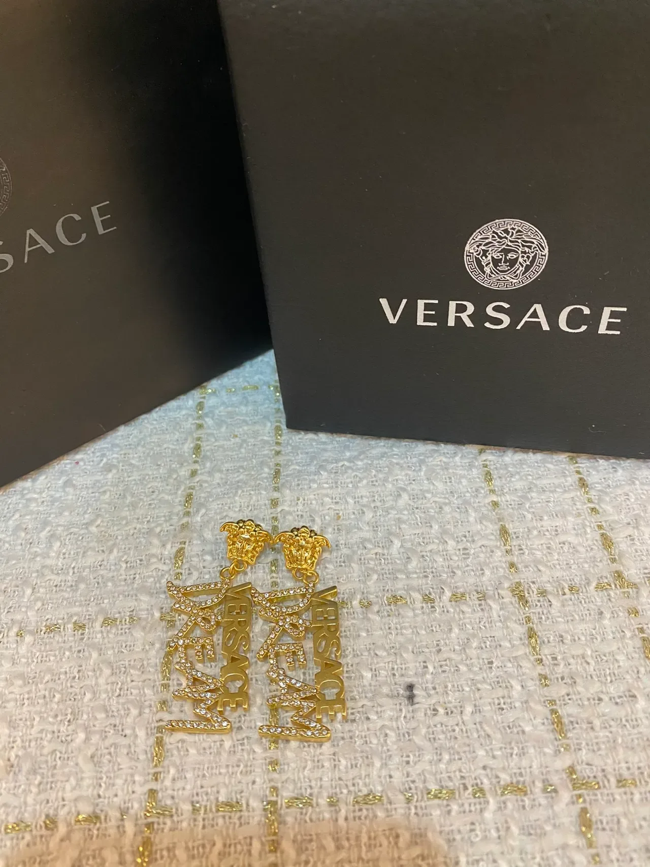 Versace Logo Lettering Medusa Head Boucles d'oreilles 3