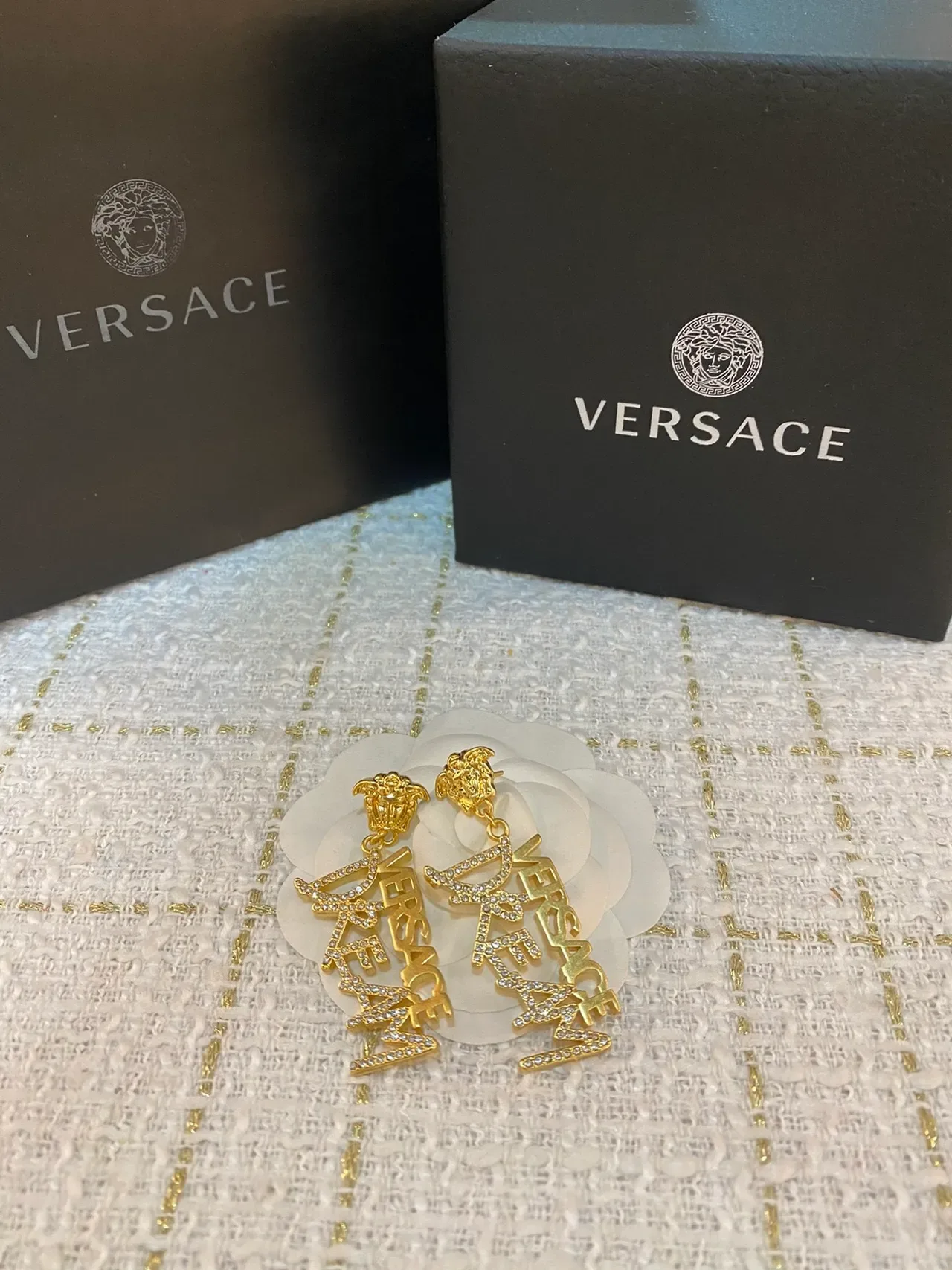 Versace Logo Lettering Medusa Head Boucles d'oreilles 4