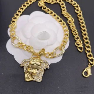 Versace Medusa Collar de Cadena con Cristales Incrustados en Tono Dorado