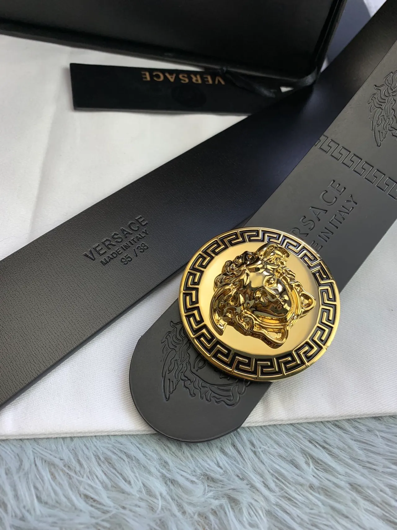Versace Medusa Greek Key حزام جلد أسود 3