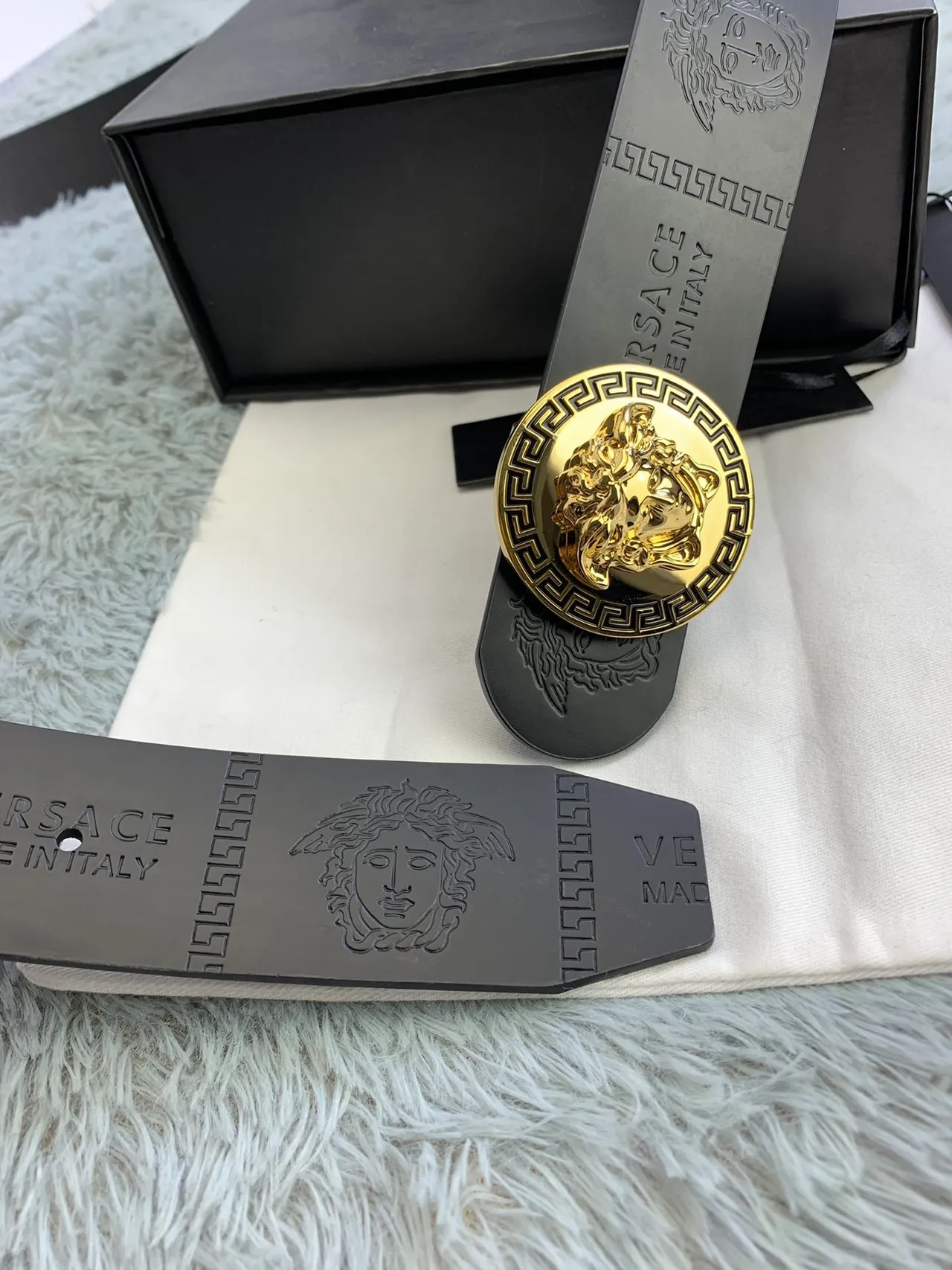 Versace Medusa Greek Key حزام جلد أسود 4