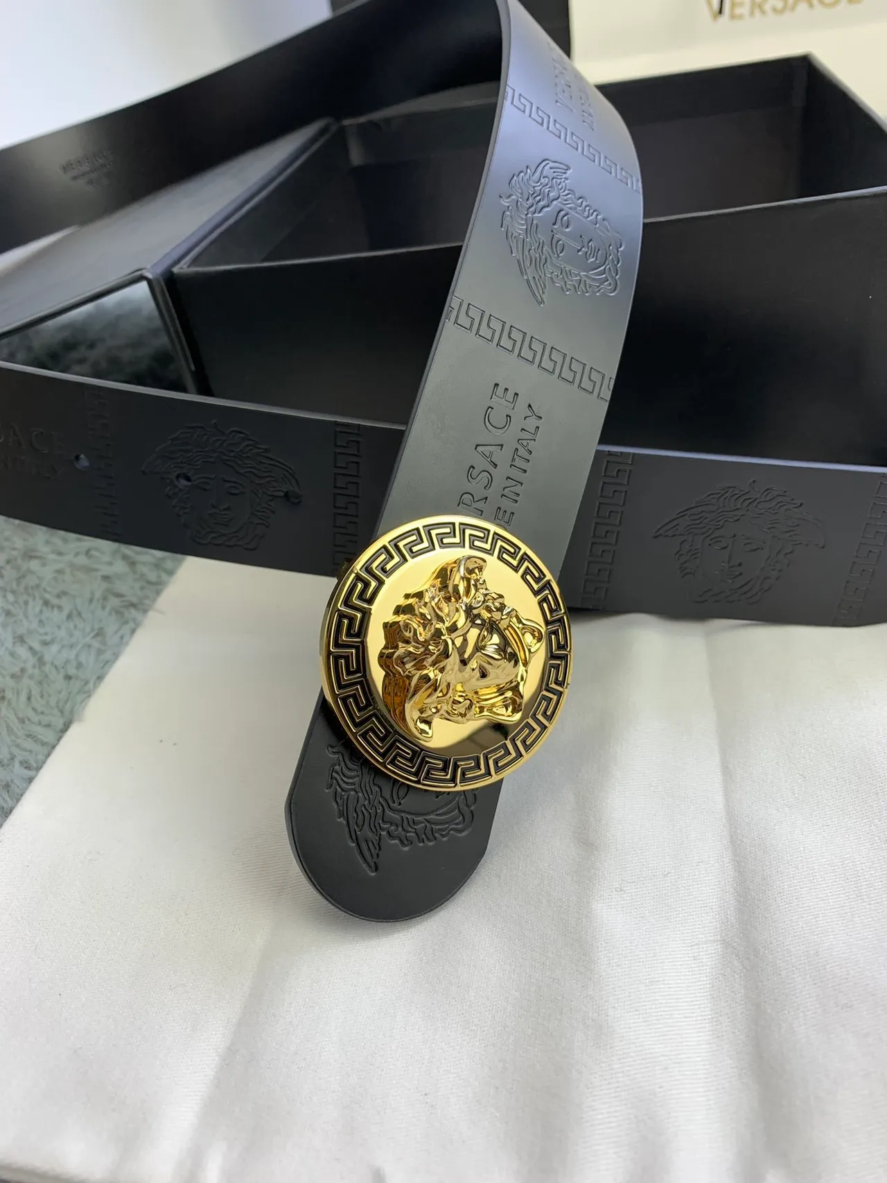 Versace Medusa Greek Key حزام جلد أسود 8
