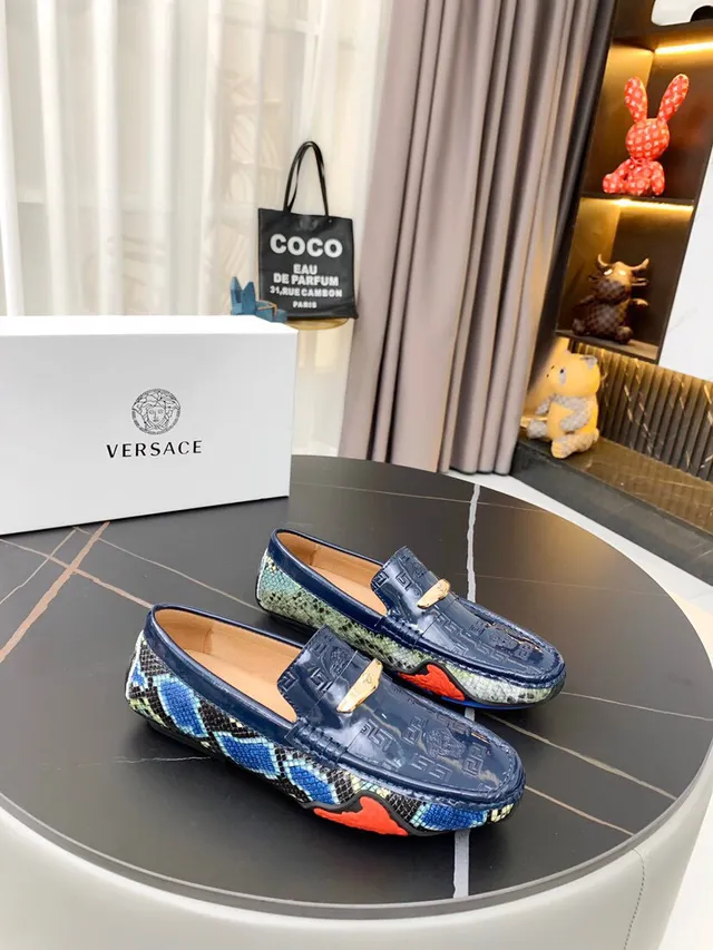 Versace नेवी मल्टीकलर पेटेंट लेदर Python-Print साइड पैनल लोअफर 2