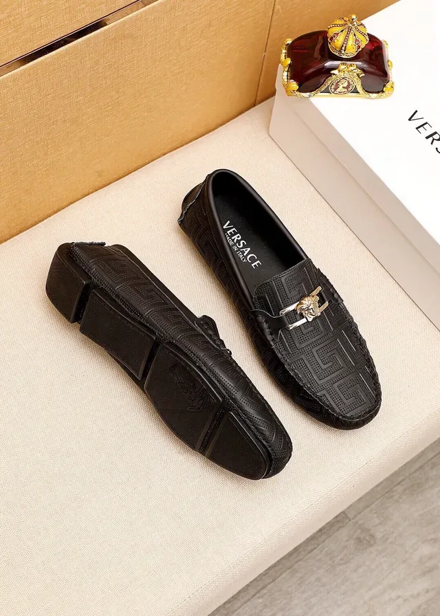 Versace Odissea Noir Doré Embossé Motif Greca Tête de Médusa Boucle Métal Loafer 24
