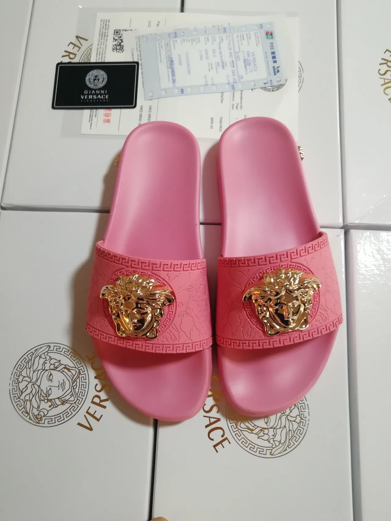 Versace وردي ذهبي رأس ميدوسا تزيين نمط Greca المفتاح حدود نعال 2