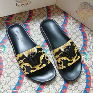 Versace Slide काला सोने का बारोक Medusa स्लिपर