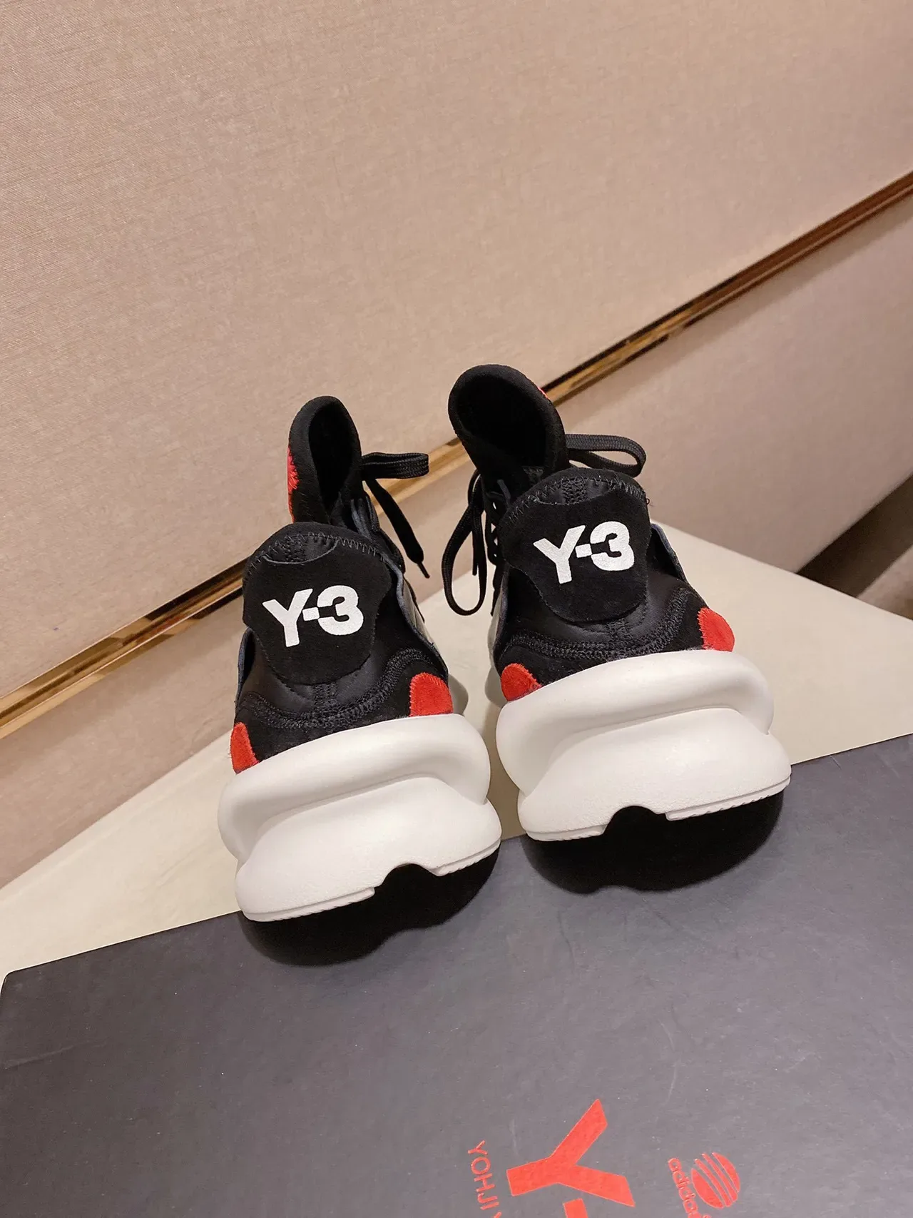 Y-3 Give Me Love Noir Blanc Rouge sneakers lifestyle 3
