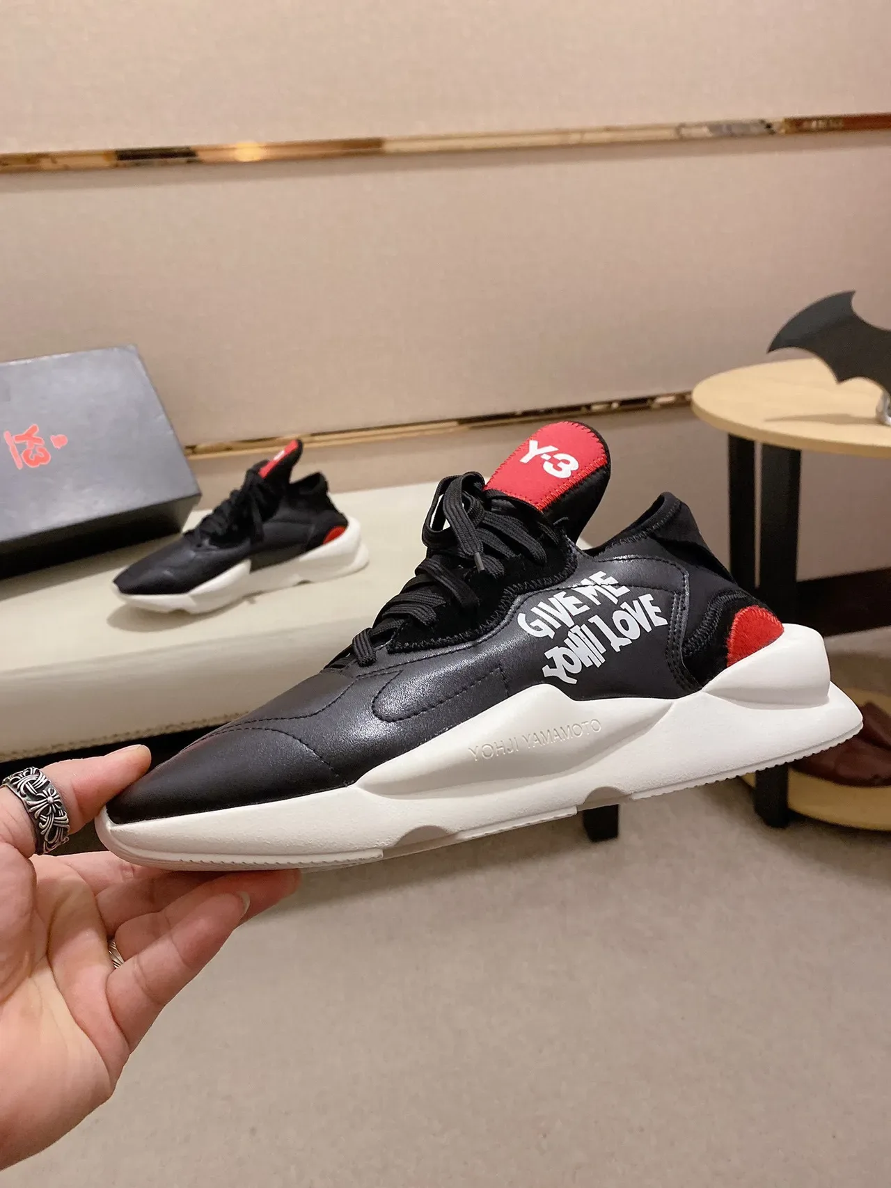 Y-3 Give Me Love Noir Blanc Rouge sneakers lifestyle 6