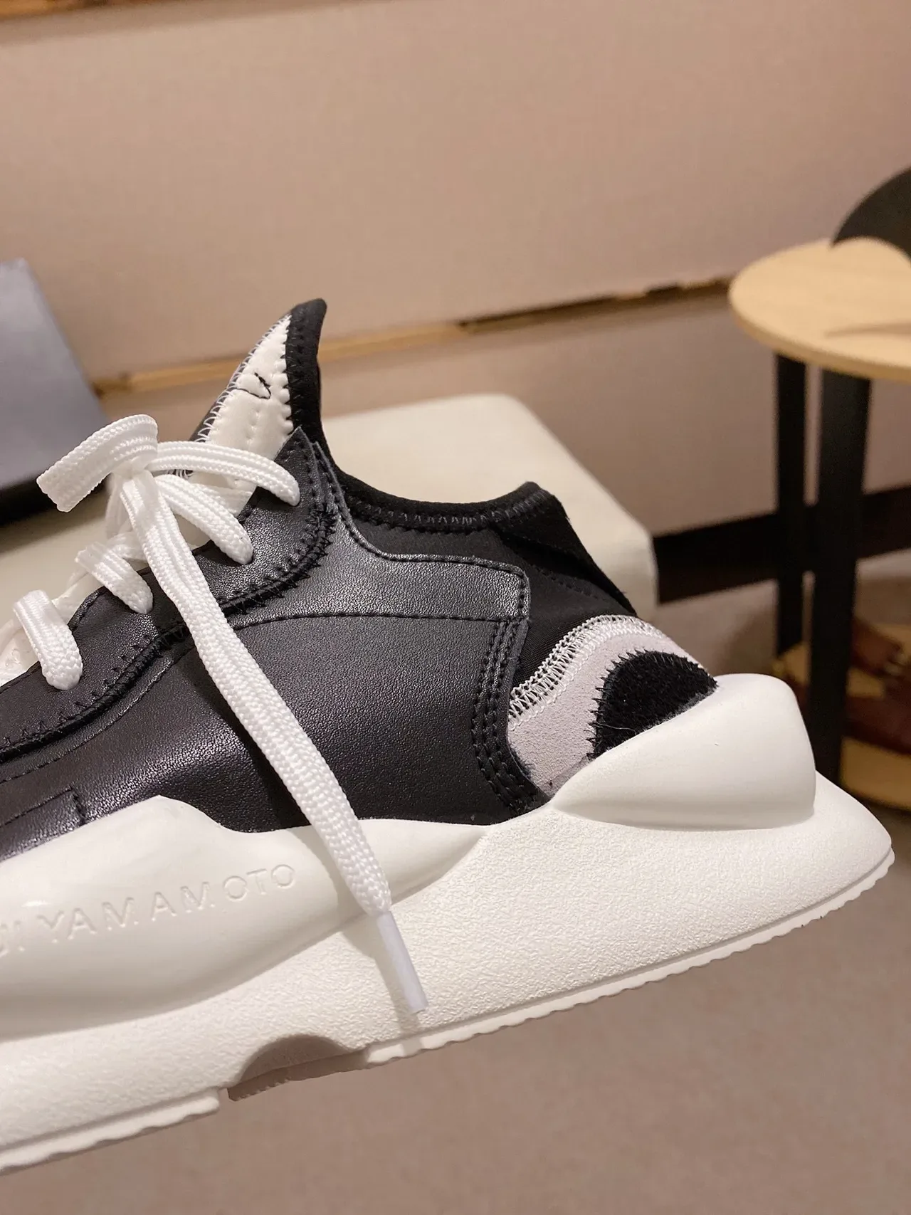 Y-3 Kaiwa Sneakers Lifestyle Noir et Blanc 4