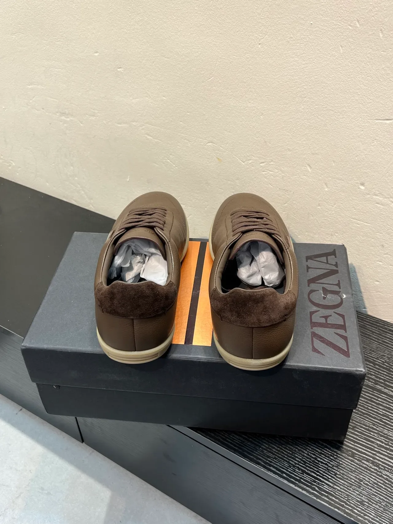 Zegna Sneaker en cuir marron grainé style de vie 6