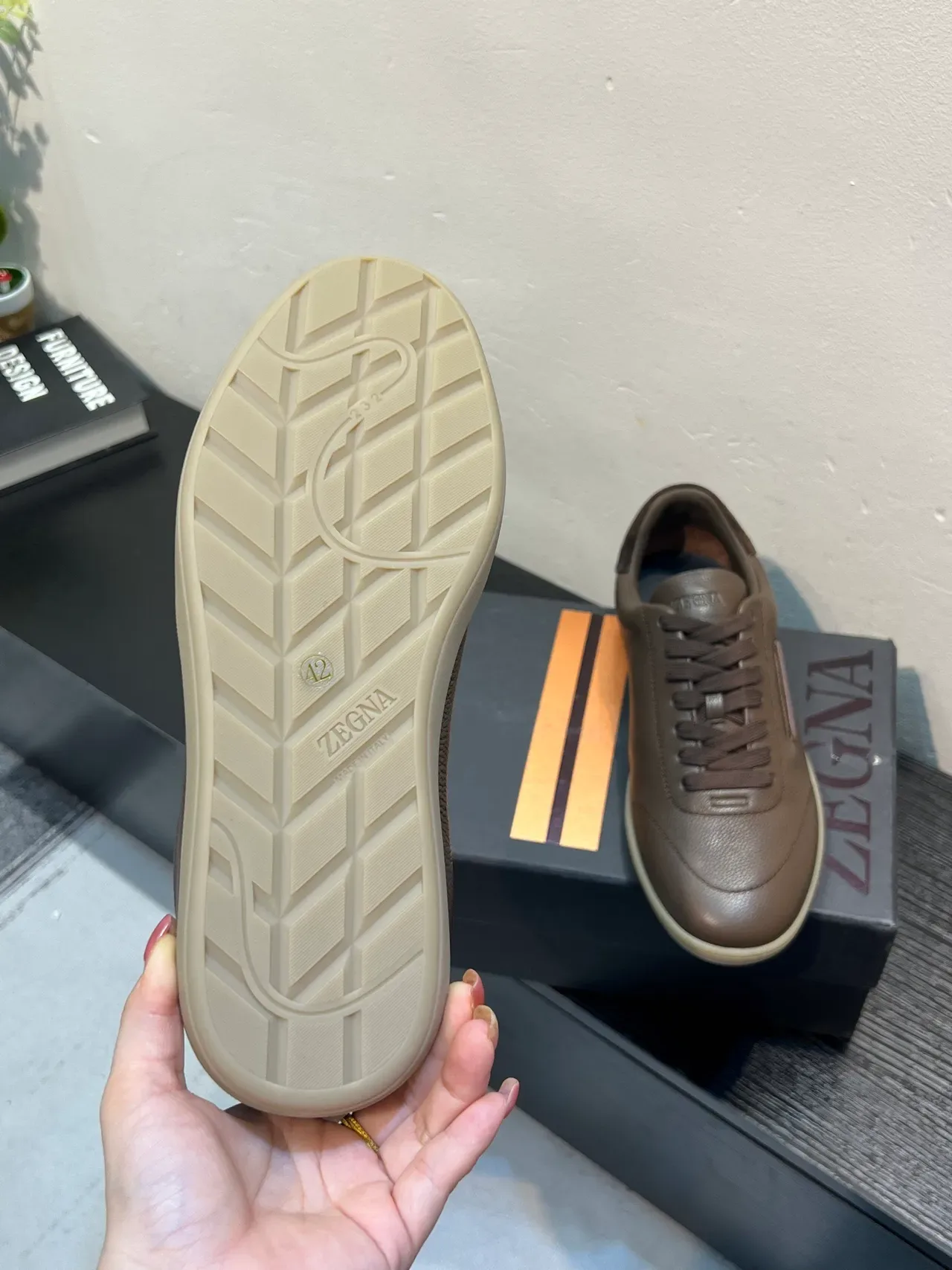 Zegna Sneaker en cuir marron grainé style de vie 9
