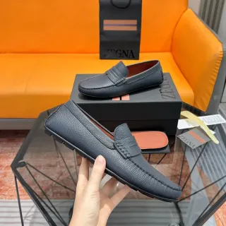 Zegna नेवी ब्राउन पेबल्ड लेदर स्ट्रैप पेनी लोफर