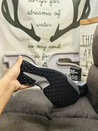 Adidas Adizero SLATR Tênis de corrida pretos prateados vermelhos 4